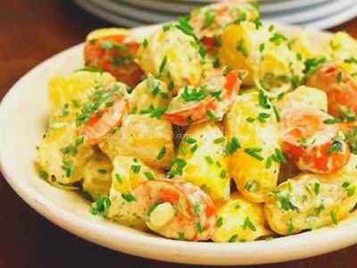 Картофельный салат с сосисками рецепт с фото пошаговый