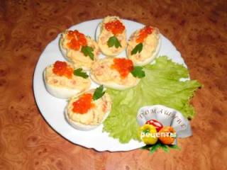 Фаршированные яйца с семгой и икрой рецепт с фото